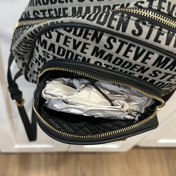 NWT-Steve Madden small backpack. - Picture 6 of 7